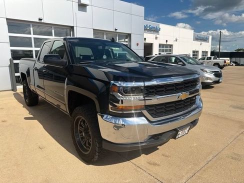 Used 2019 Chevrolet Silverado 1500 LT AWD/4WD image 2
