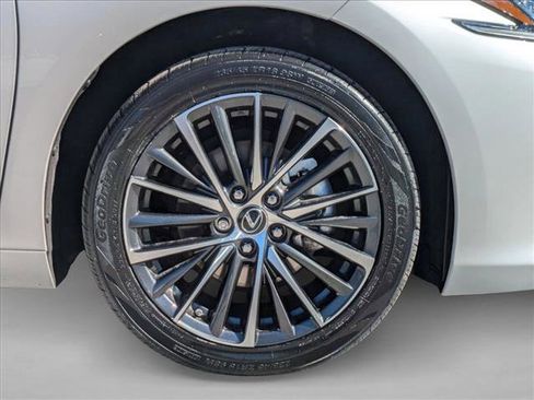 Certified 2024 Lexus ES 250 w/ Premium Package image 23