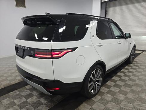 Used 2023 Land Rover Discovery Metropolitan Edition AWD/4WD image 2