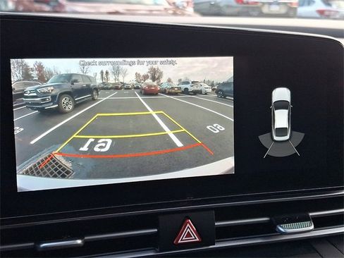 Used 2021 Hyundai Elantra Limited image 19