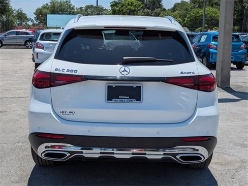 Used 2024 Mercedes-Benz GLC 300 4MATIC image 5