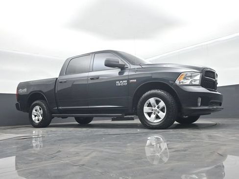 Used 2018 RAM 1500 Express AWD/4WD image 44