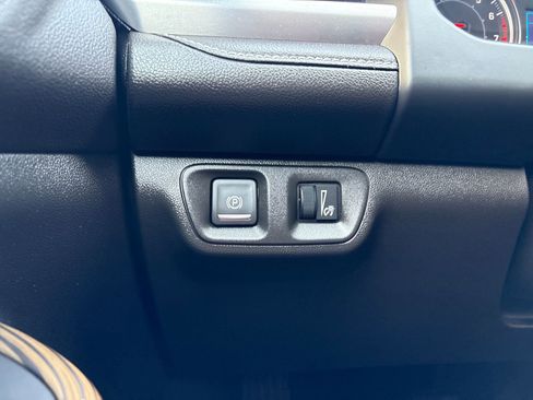 Used 2023 GMC Acadia SLE w/ Driver Convenience Package image 25