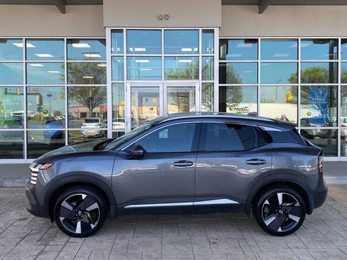 Certified 2025 Nissan Kicks SR w/ SR Premium Package AWD/4WD image 4
