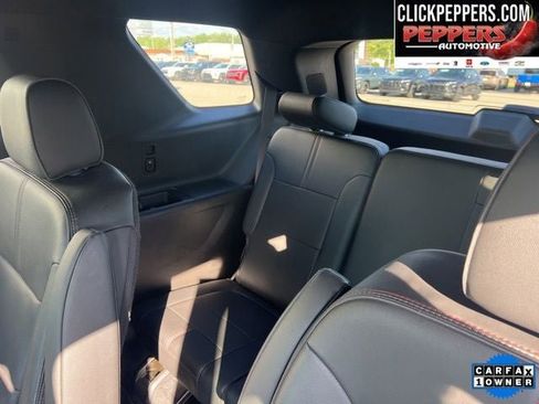 Used 2022 Chevrolet Traverse RS FWD image 13