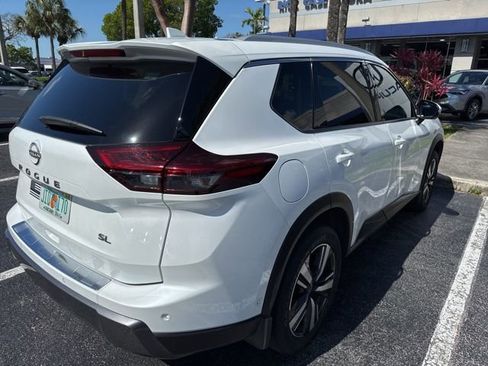 Used 2024 Nissan Rogue SL FWD image 3