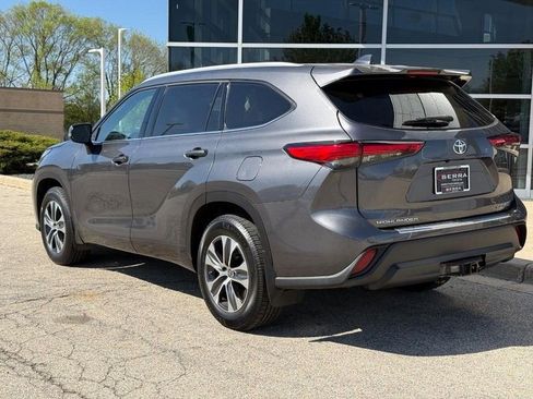 Used 2022 Toyota Highlander XLE AWD/4WD image 6