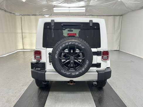 Used 2017 Jeep Wrangler Unlimited Sahara w/ Dual Top Group AWD/4WD image 19