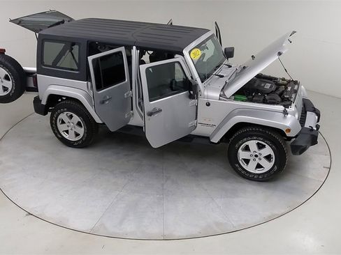 Used 2012 Jeep Wrangler Unlimited Sahara w/ Dual Top Group image 43