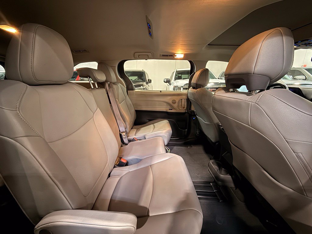 Used 2022 Toyota Sienna XLE FWD image 34