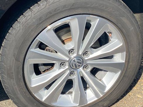 Used 2019 Volkswagen Golf SE image 21