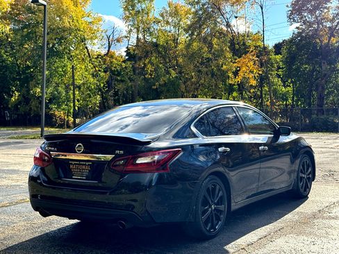 Used 2017 Nissan Altima 2.5 SR w/ Midnight Edition Package image 4