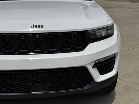 Used 2023 Jeep Grand Cherokee Limited w/ Luxury Tech Group II AWD/4WD image 5