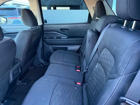Used 2026 Nissan Pathfinder SV FWD image 9
