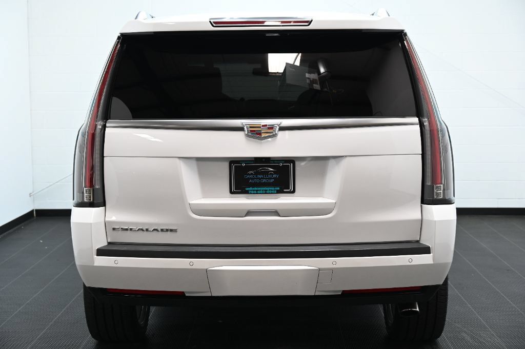 Used 2018 Cadillac Escalade Platinum AWD/4WD image 4