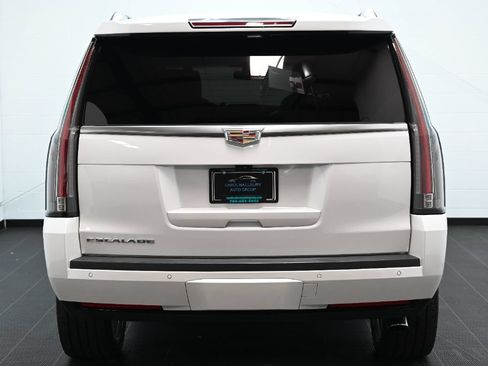 Used 2018 Cadillac Escalade Platinum AWD/4WD image 4