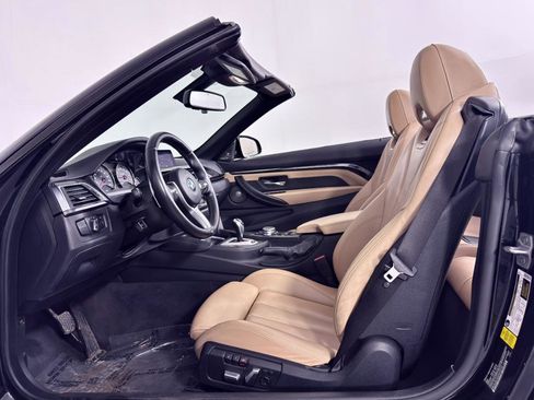 Used 2016 BMW M4 Convertible image 33