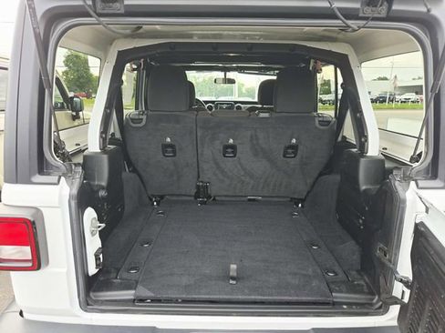 Used 2020 Jeep Wrangler Unlimited Sahara AWD/4WD image 11