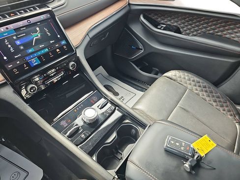 Used 2022 Jeep Grand Cherokee Summit w/ Luxury Tech Group V AWD/4WD image 25
