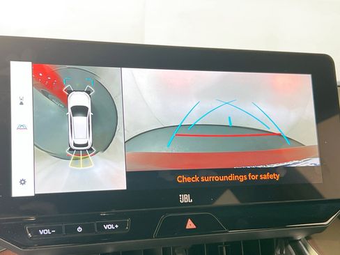 Used 2024 Toyota Venza Limited image 13