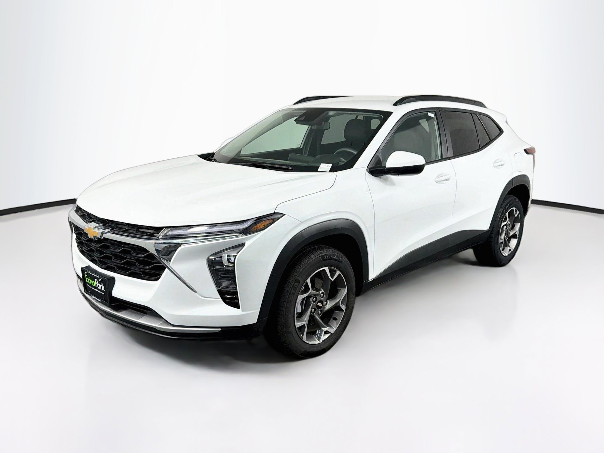 Used 2025 Chevrolet Trax LT FWD image 3