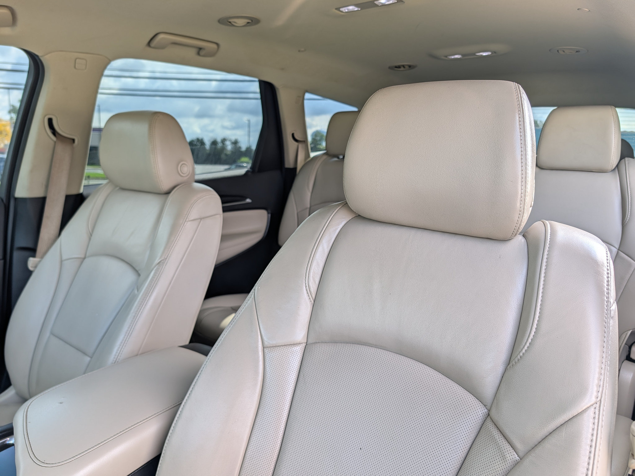 Used 2019 Buick Enclave Essence FWD image 15