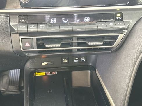 Used 2025 Toyota Camry LE FWD image 13