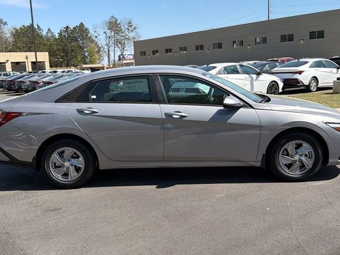 New 2026 Hyundai Elantra SE FWD image 5