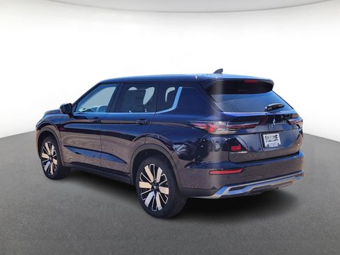 New 2025 Mitsubishi Outlander SE image 4