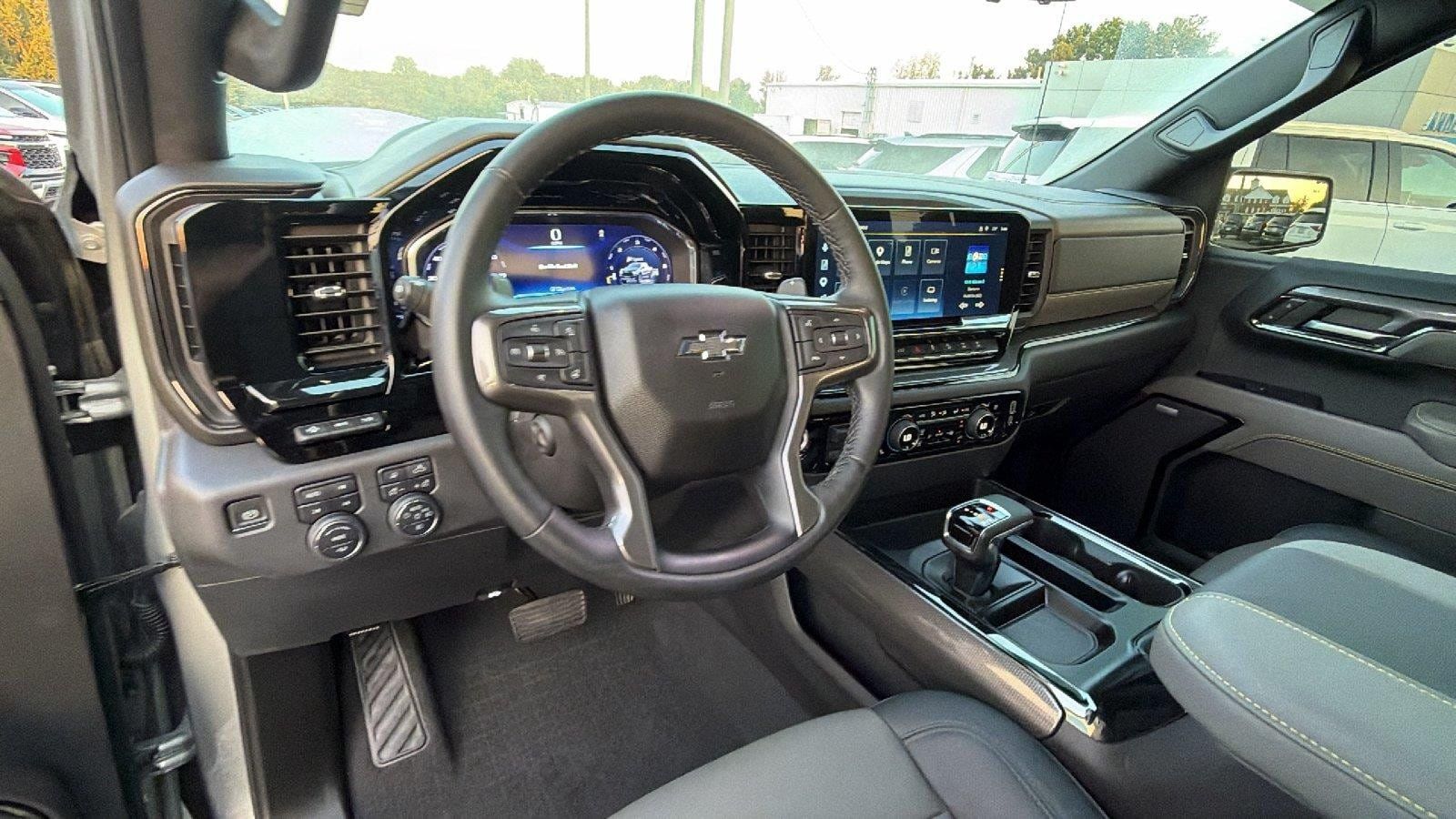 Used 2024 Chevrolet Silverado 1500 ZR2 w/ Technology Package AWD/4WD image 4