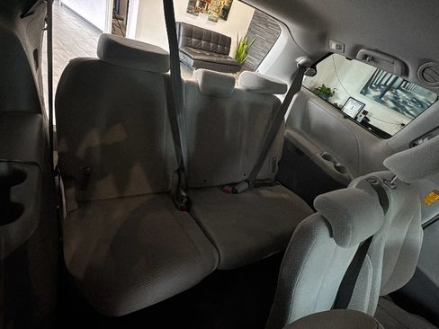 Used 2014 Toyota Sienna LE FWD image 22