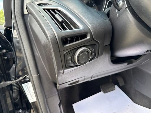 Used 2018 Ford Focus Titanium FWD image 25