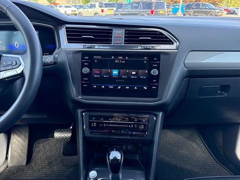 Used 2022 Volkswagen Tiguan SE AWD/4WD image 22