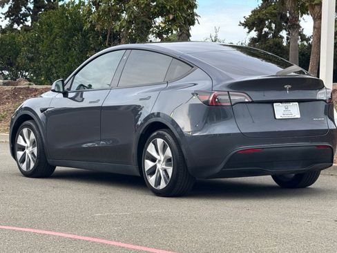 Used 2020 Tesla Model Y Long Range image 3
