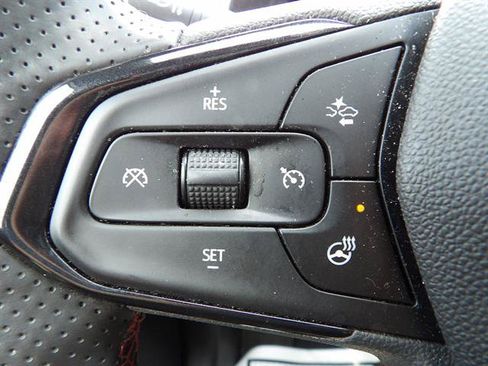Certified 2024 Chevrolet Trax RS w/ Sunroof Package FWD image 18