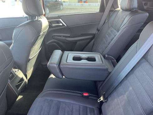 Used 2024 Mitsubishi Outlander SE image 25