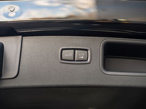 Used 2025 Porsche Macan image 22