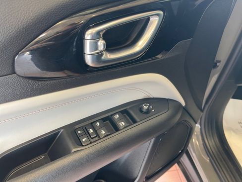 Used 2022 Jeep Compass Limited image 20