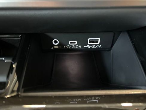 Used 2025 Subaru Legacy Premium AWD/4WD image 11