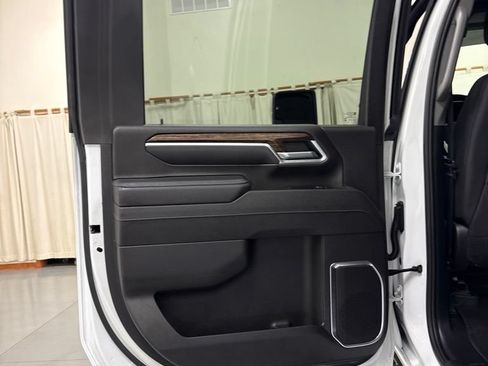 Used 2025 GMC Sierra 2500 SLE w/ SLE Value Package; AWD/4WD image 21