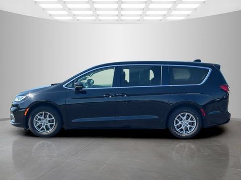 Certified 2024 Chrysler Pacifica Touring-L FWD image 4