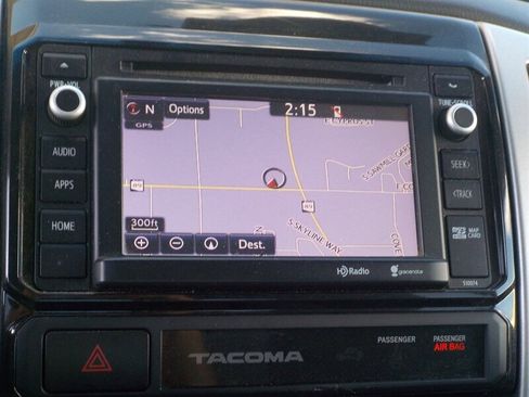 Used 2015 Toyota Tacoma 4x4 Double Cab w/ TRD Off-Road Package image 26