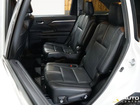 Used 2018 Toyota Highlander XLE image 32