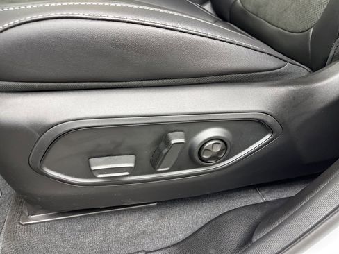 New 2025 Jeep Grand Cherokee Altitude image 11