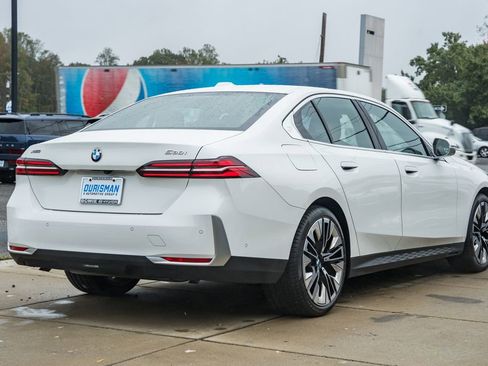 Used 2025 BMW 530i xDrive w/ Premium Package image 4