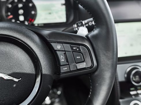 Used 2023 Jaguar F-TYPE Coupe RWD image 27