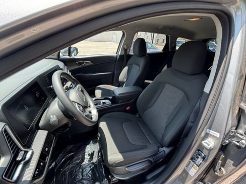 Used 2025 Kia Sportage LX FWD image 36