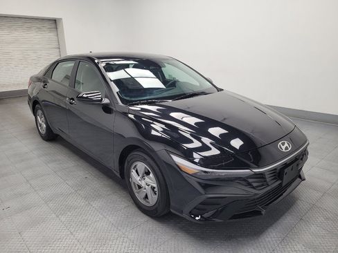 Used 2024 Hyundai Elantra SE FWD image 13