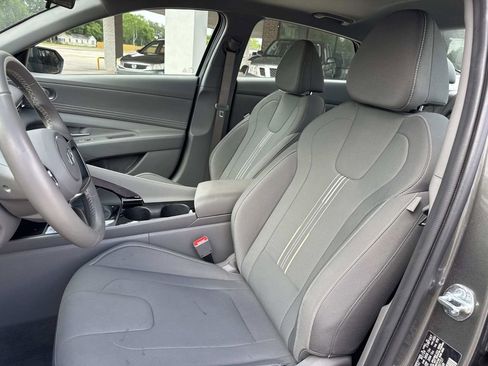 Used 2025 Hyundai Elantra SEL image 33