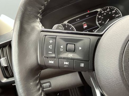 Used 2023 Nissan Pathfinder SL w/ Black Appearance Package AWD/4WD image 29